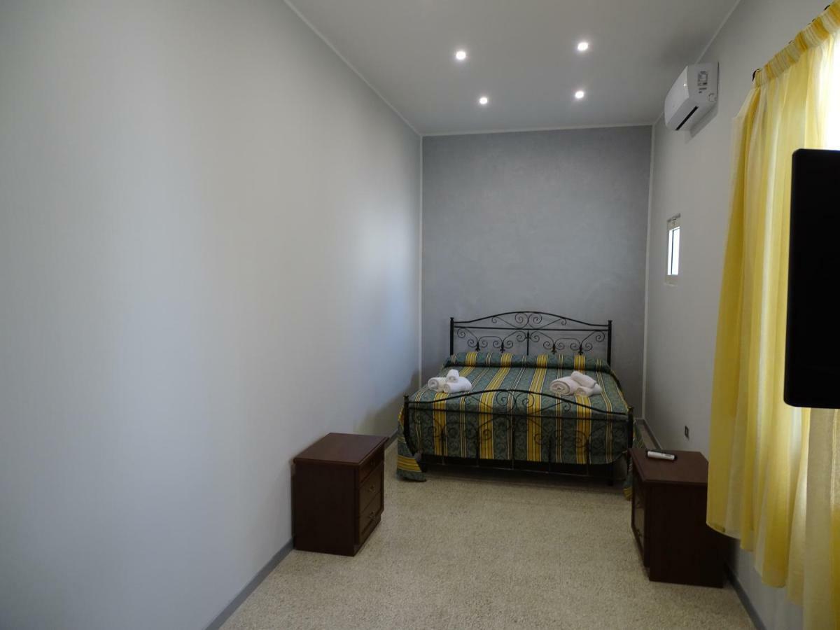 B&B New Antico Palazzo パラービタ エクステリア 写真